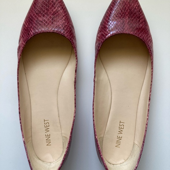 Fuchsia snake print flats. Nine West size 8 - Picture 6 of 7